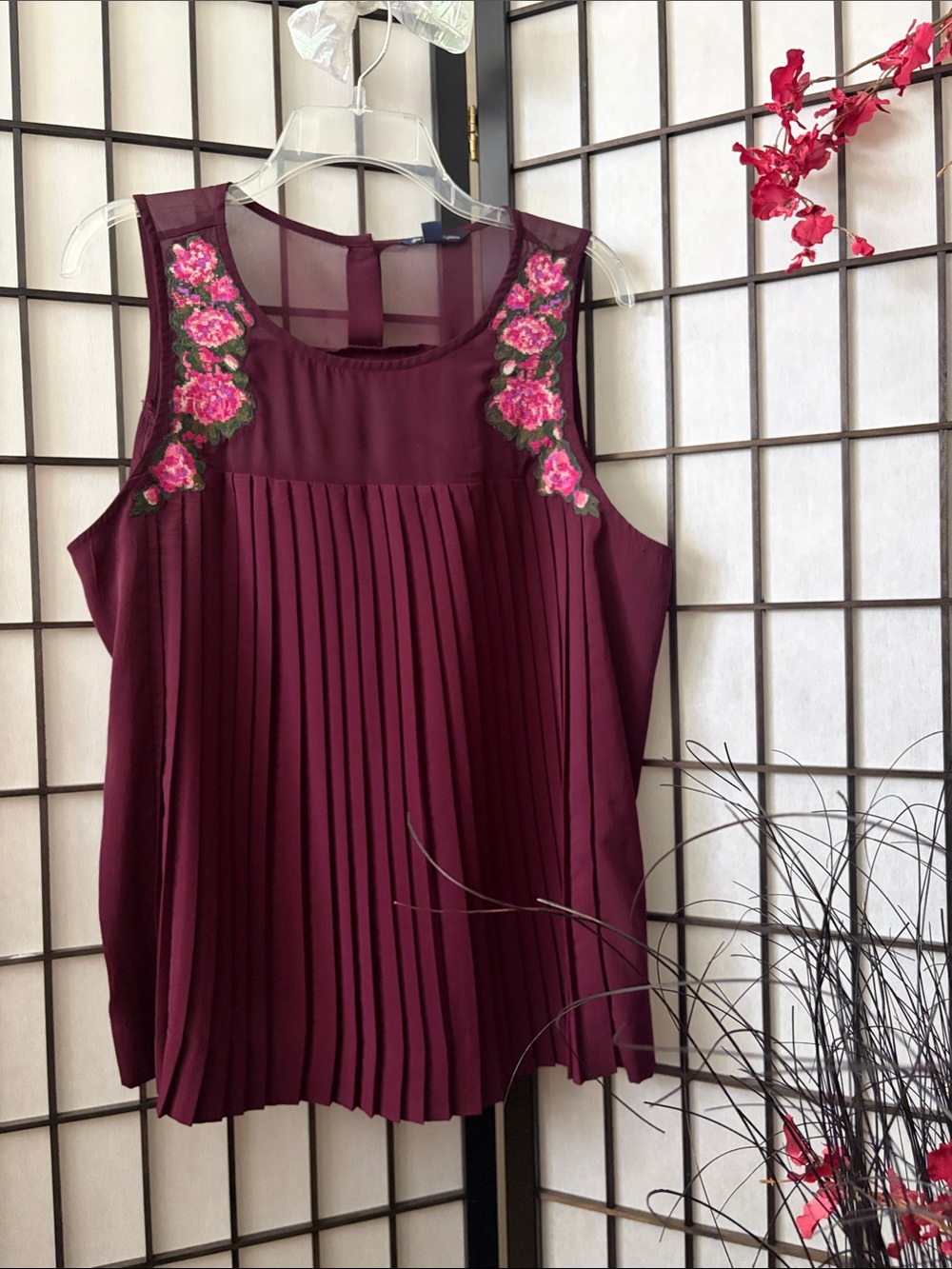 Sleeveless Pleated Floral Applique Top - Burgundy